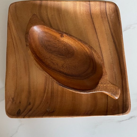 Solid wood (Monkeypod) square plate and leaf-motif bowl, - Picture 1 of 4